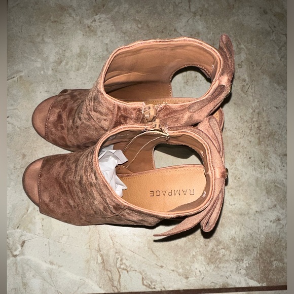 Cute heels for casual or formal wear - Picture 3 of 4